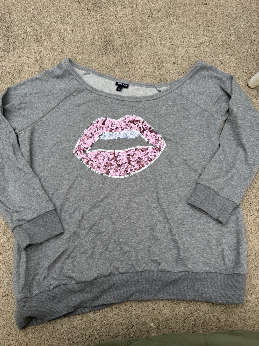 Torrid Gray Knit Pullover Sweatshirt Crewneck Long Sleeve Pink Lips Graphic 1